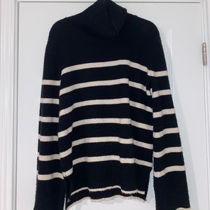 Stripped turtle neck long sleeve top!